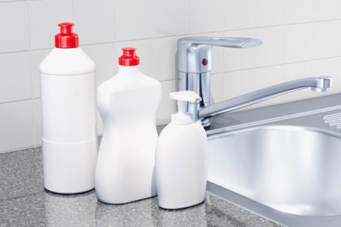 キッチンの排水溝が臭い!市販のアイテムで解決する方法を解説