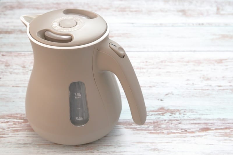 お湯と併用してトイレつまりを直す方法