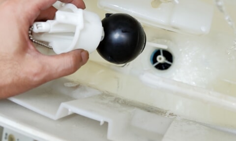 トイレのフロートバルブ（ゴムフロート）を自分で交換する方法｜購入場所と選び方も