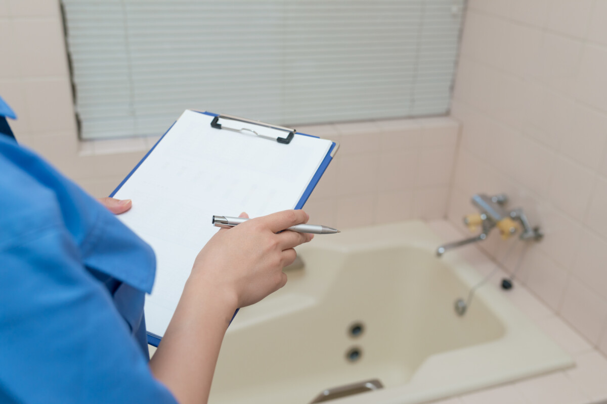 カビキラーで落ちないならプロのお風呂掃除