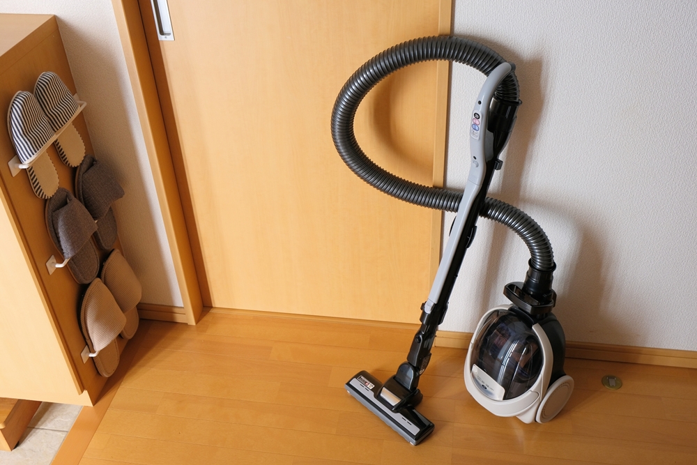 掃除機は使っていい？トイレ床掃除のNG行為