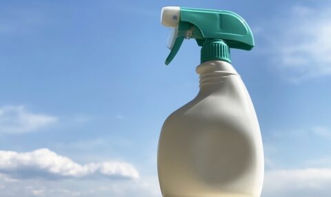 キッチンハイターで黒カビやヌメリを根元から撃退！作業手順や注意点を解説