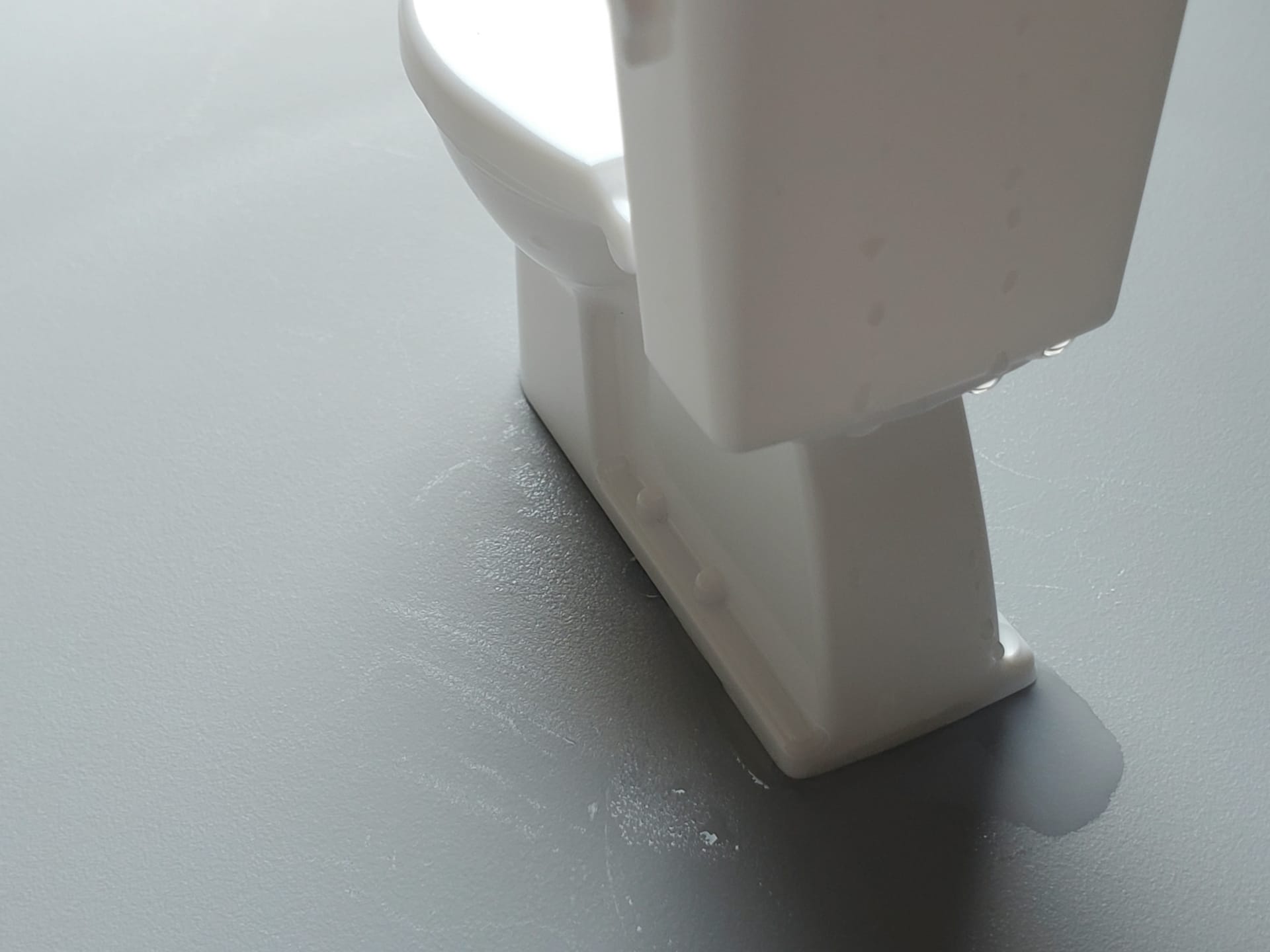 トイレタンクの水漏れを放置するリスク