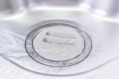 つまりが解消されよく流れるキッチン排水溝