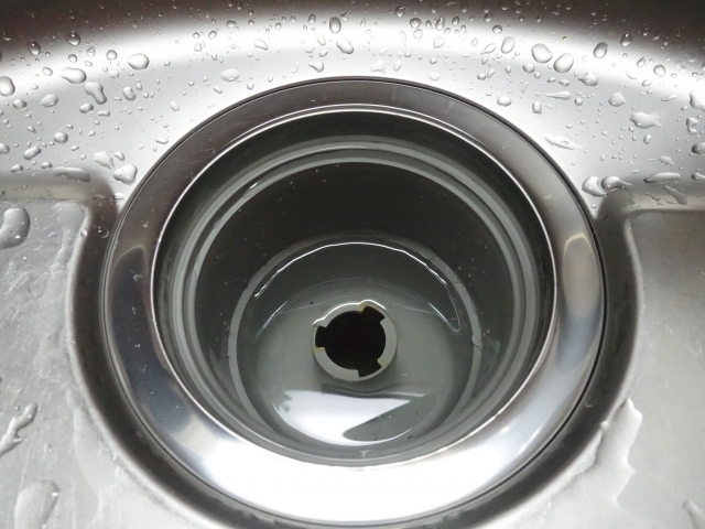 キッチンの排水溝がつまったときのサイン