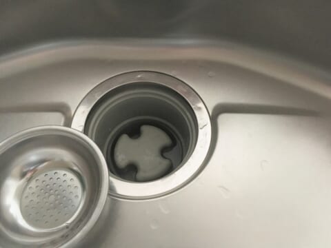 市販アイテムを使ったキッチン排水溝の臭い除去方法