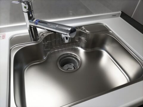 !キッチン排水溝の手軽な掃除とは?キレイが続くコツまで解説