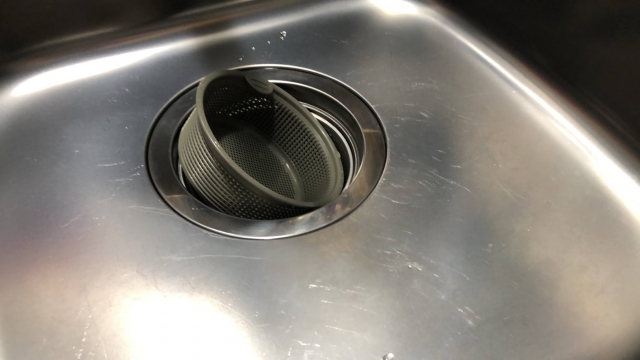 掃除した後のキッチン排水溝