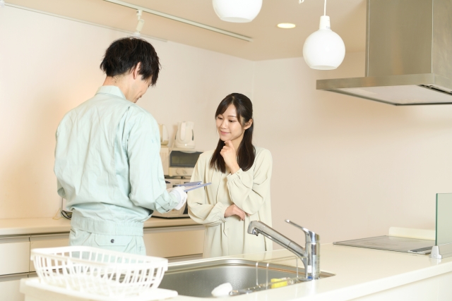 新築物件でキッチン排水溝の臭いが消えない場合は業者に依頼