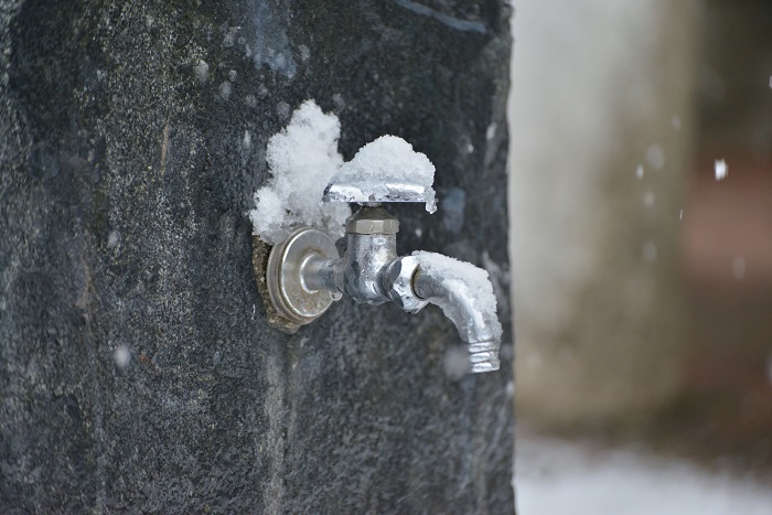 凍結しやすい時期の蛇口