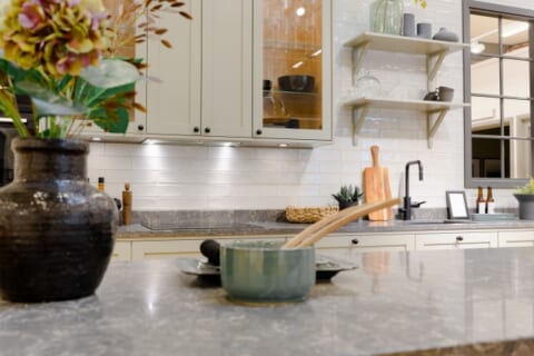 大理石のキッチンを掃除する方法4選!注意点も要チェック