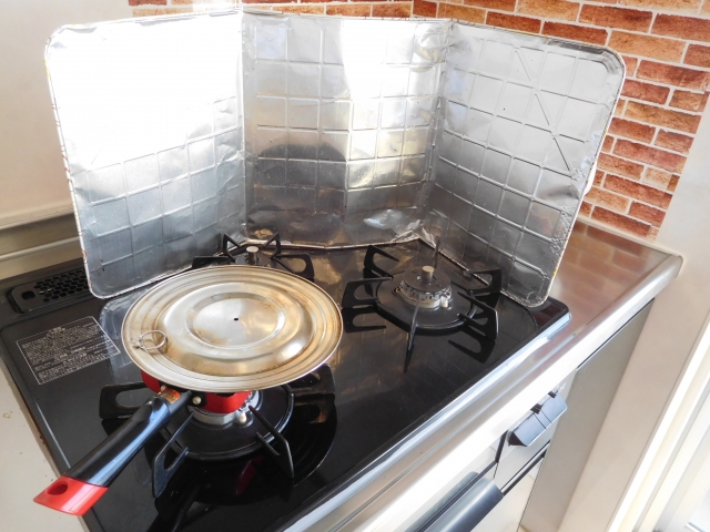 キッチンの油汚れを予防する便利アイテム