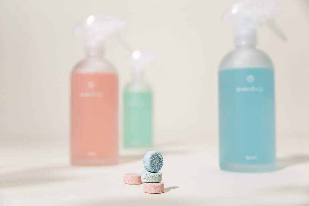 キッチン排水管の掃除に使う洗剤のイメージ