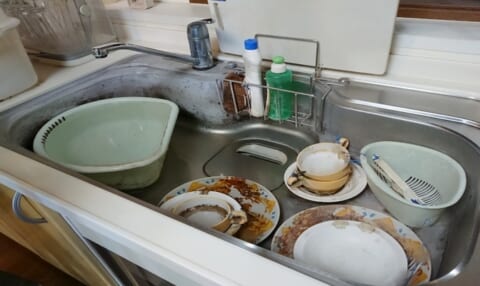 シンク下の排水トラップが外れない原因