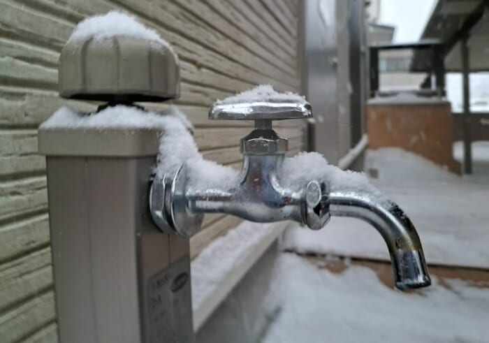 凍結した外水道の蛇口