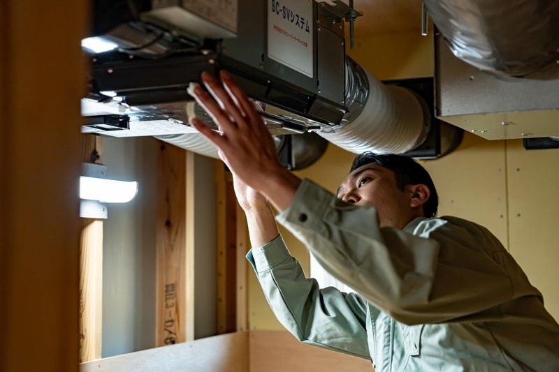 給湯器が凍結して解けない時・水漏れ時は業者に相談