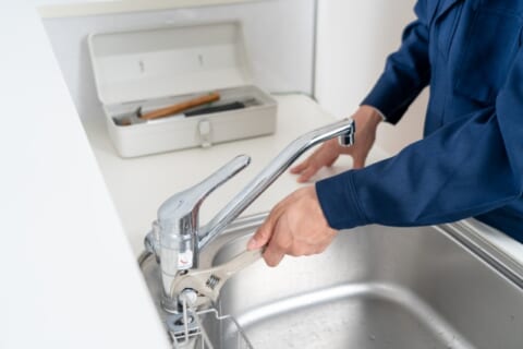 キッチンの蛇口が外れる原因