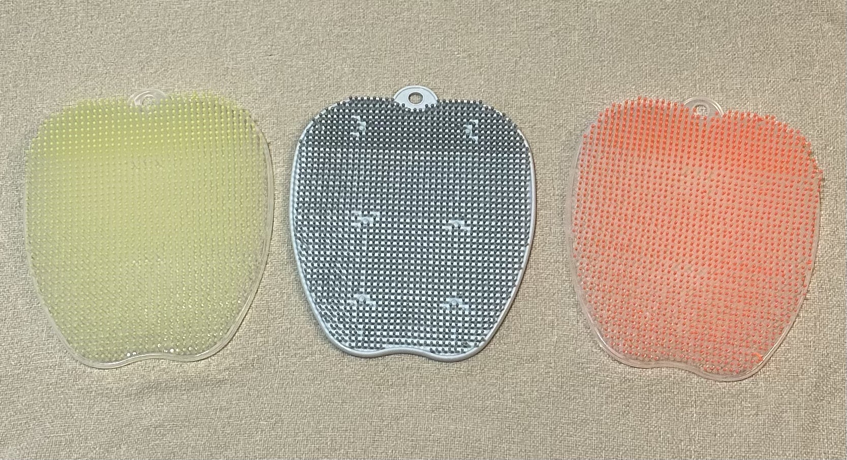 足裏専用ブラシ「フットグルーマー」を使って角質ケア！血行促進効果もあり