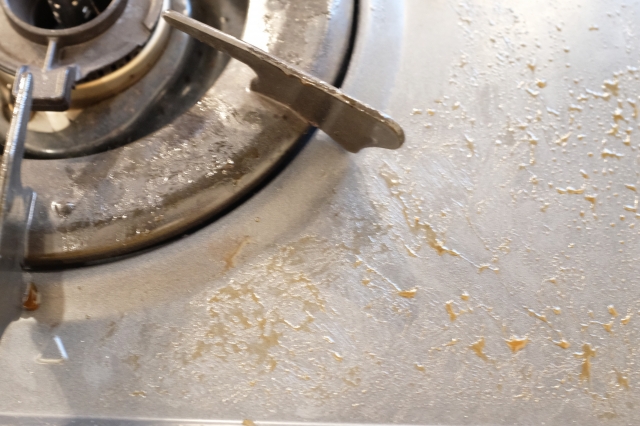 キッチンの油汚れの落とし方