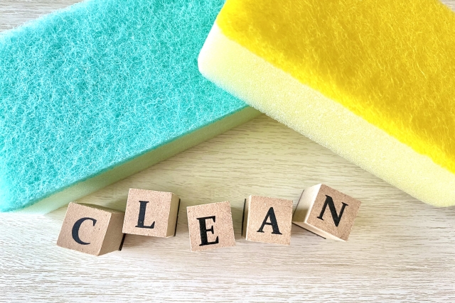 cleanの文字とスポンジ