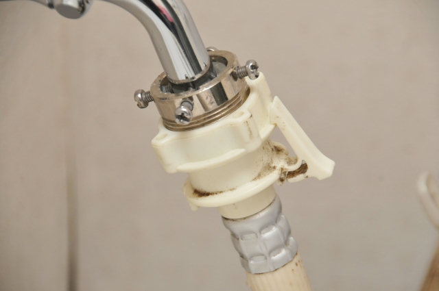 洗濯機蛇口からの水漏れはニップルが原因？