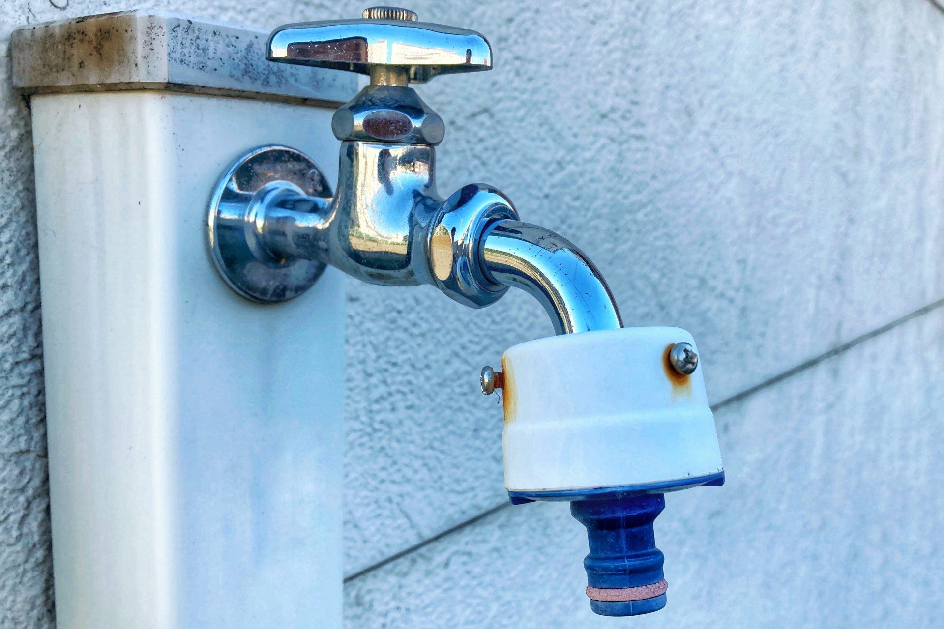 蛇口ホースの接続箇所から水漏れする原因