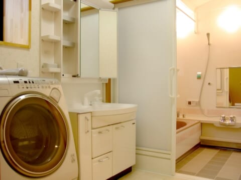 洗濯機の蛇口から水漏れ!?パッキン交換の方法や修理代を解説