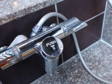 お風呂の蛇口から水漏れが発生したときの応急処置