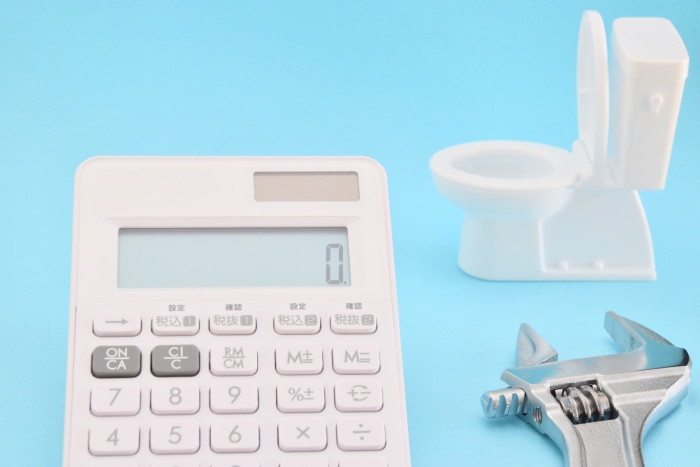 トイレのミニチュアと電卓