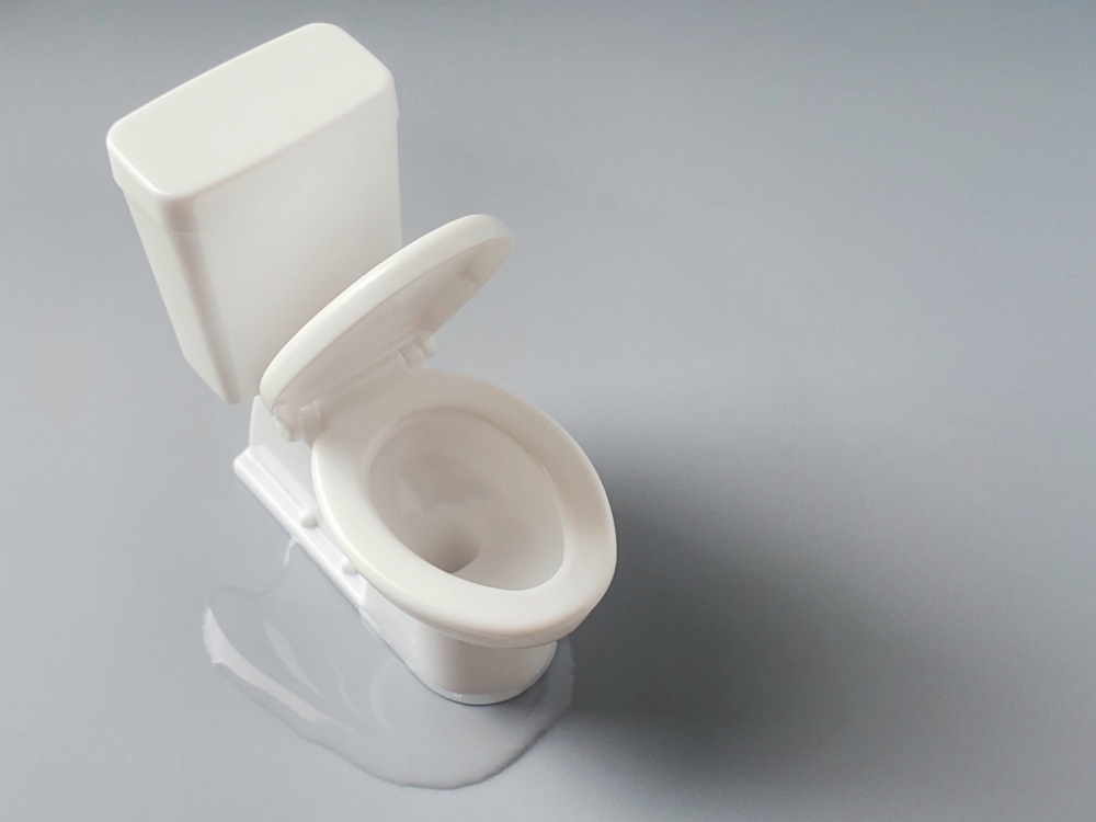トイレの床に水漏れ