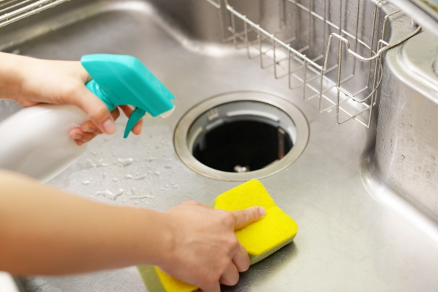 見落としがちなタンク底面とヒーターパネルの掃除方法