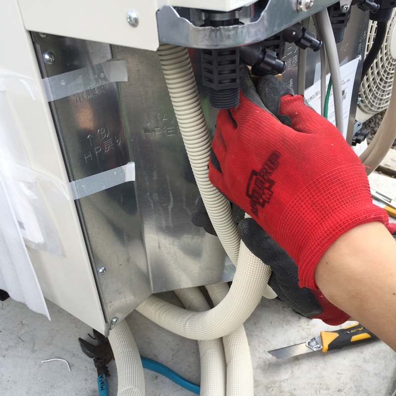 ポタポタと続く給湯器の水漏れは自分で直せる?