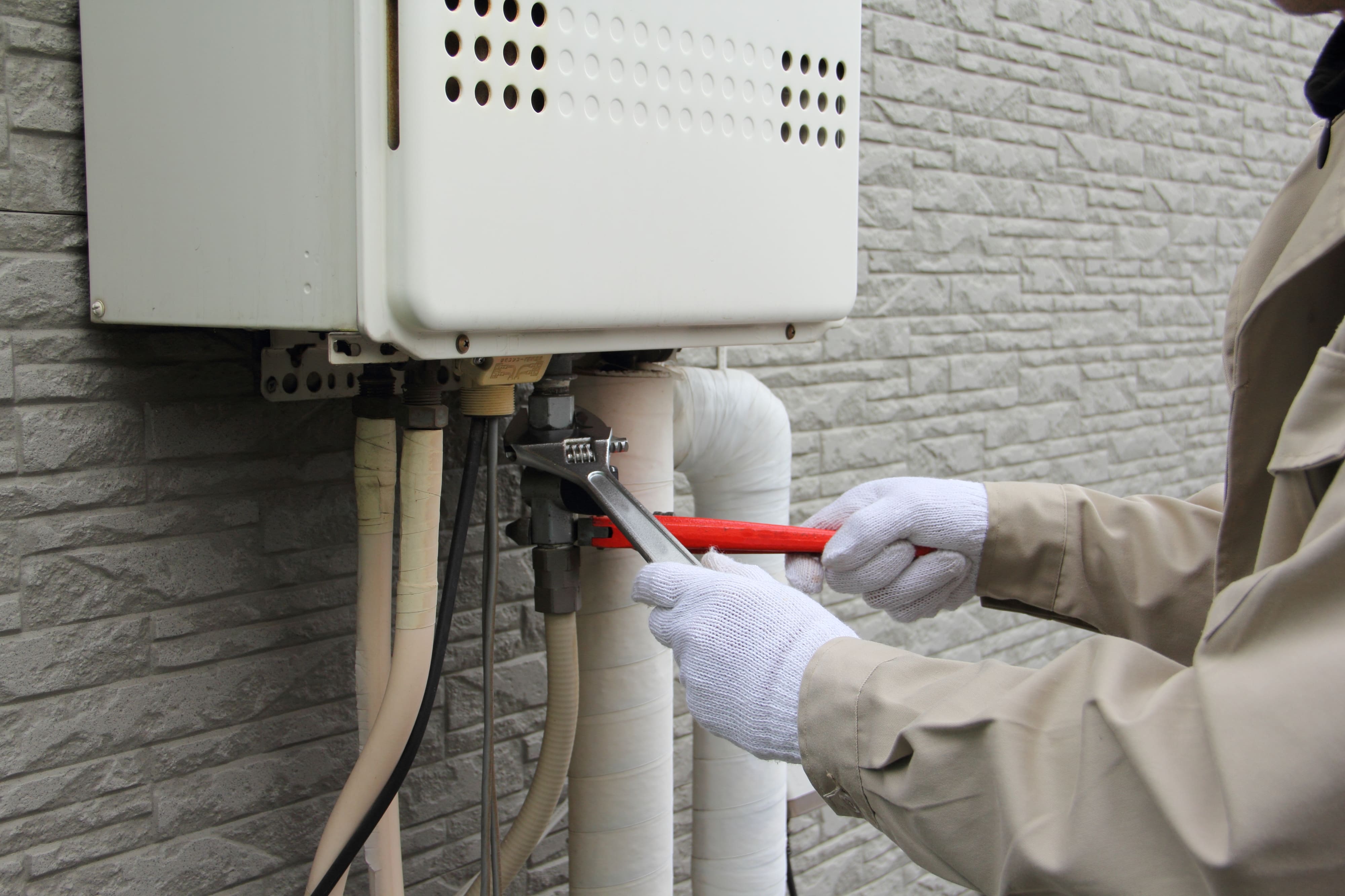 給湯器の配管工事・排水管の清掃