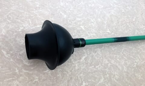 スッポン(ラバーカップ)がないときのトイレつまり解消法4つ！代用品を活用