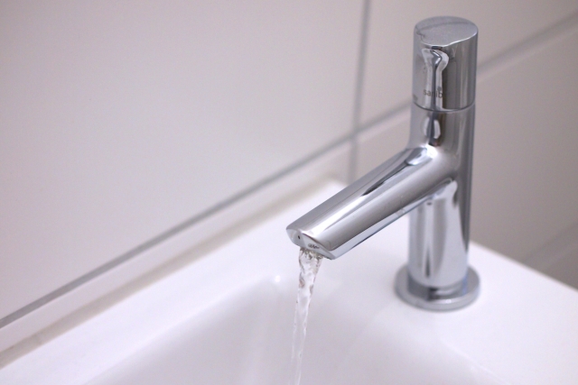 お風呂の蛇口は自分で取り付けられる？