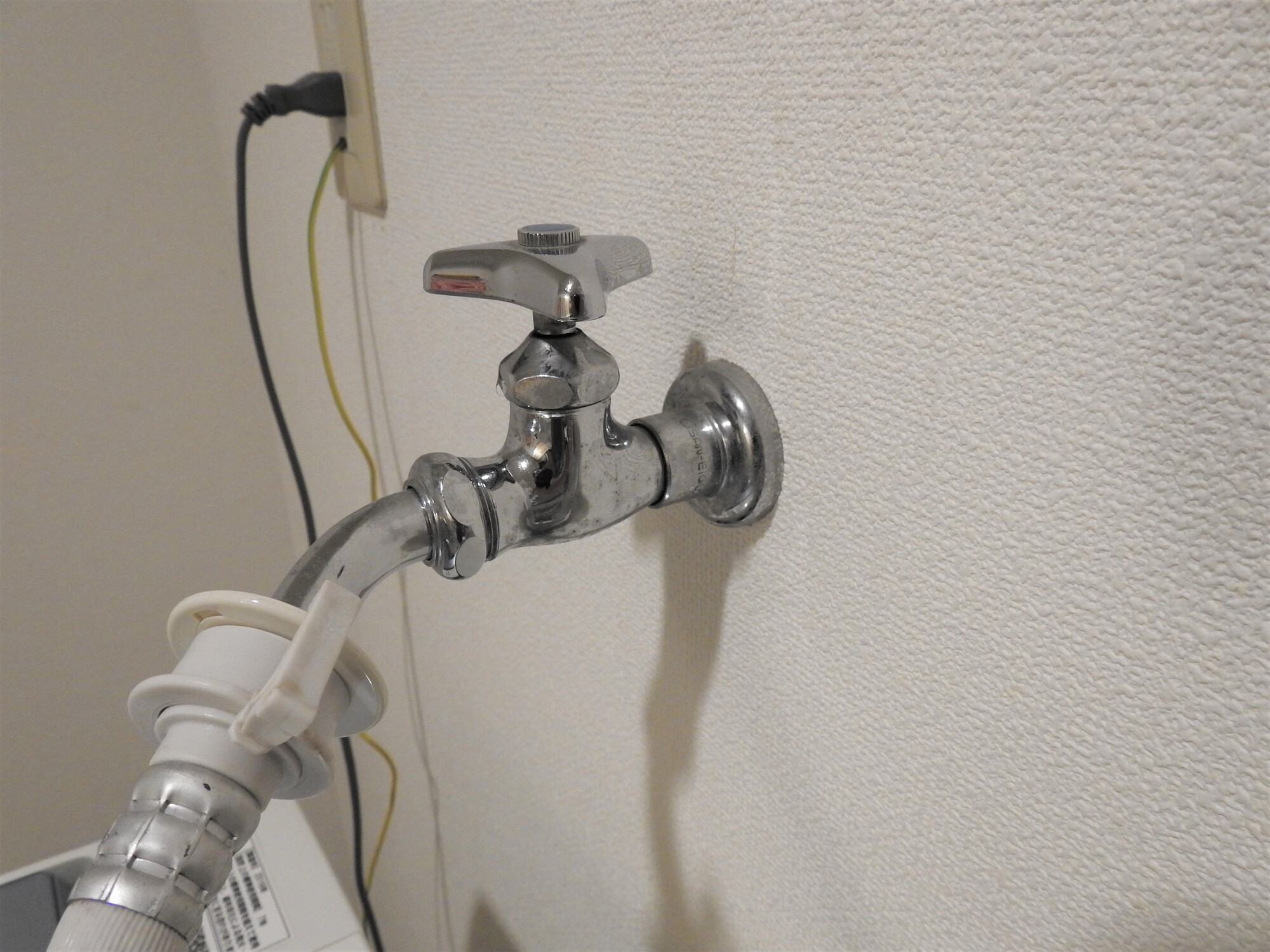 洗濯機の水漏れで水道修理業者に連絡すべきケース