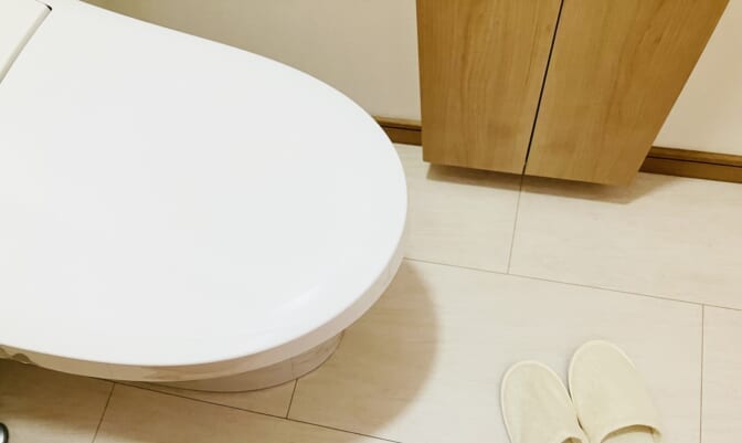 トイレの床を張り替えるときの選び方！床材の特徴や費用・依頼の流れも紹介