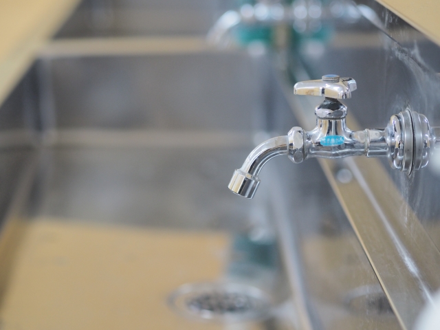 シンクと蛇口