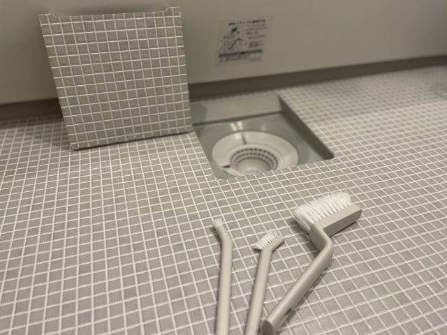 お風呂排水溝と掃除道具