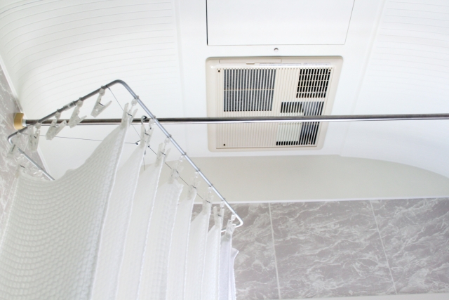 浴室乾燥機と洗濯物