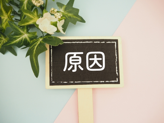 洗面所の床の落ちない黒ずみ・足跡の原因