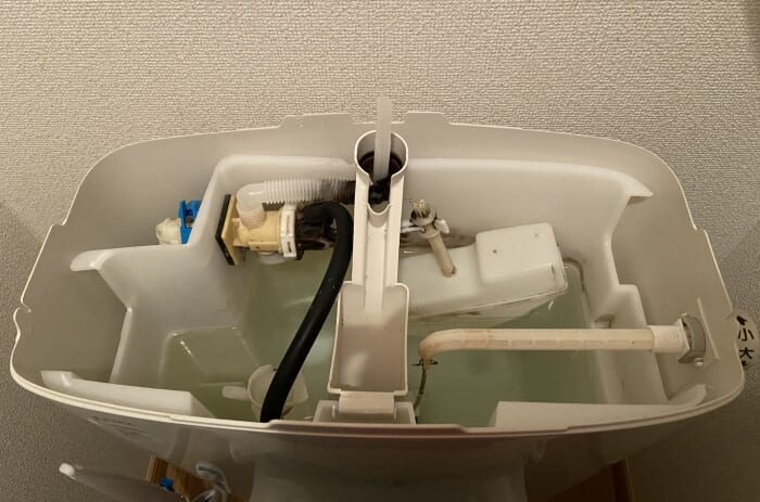 トイレタンクの中