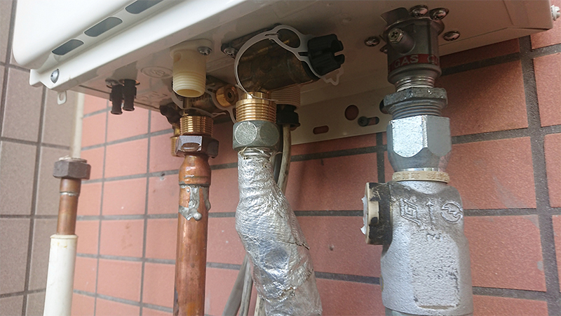 お湯だけ出ない場合は給湯器を確認する