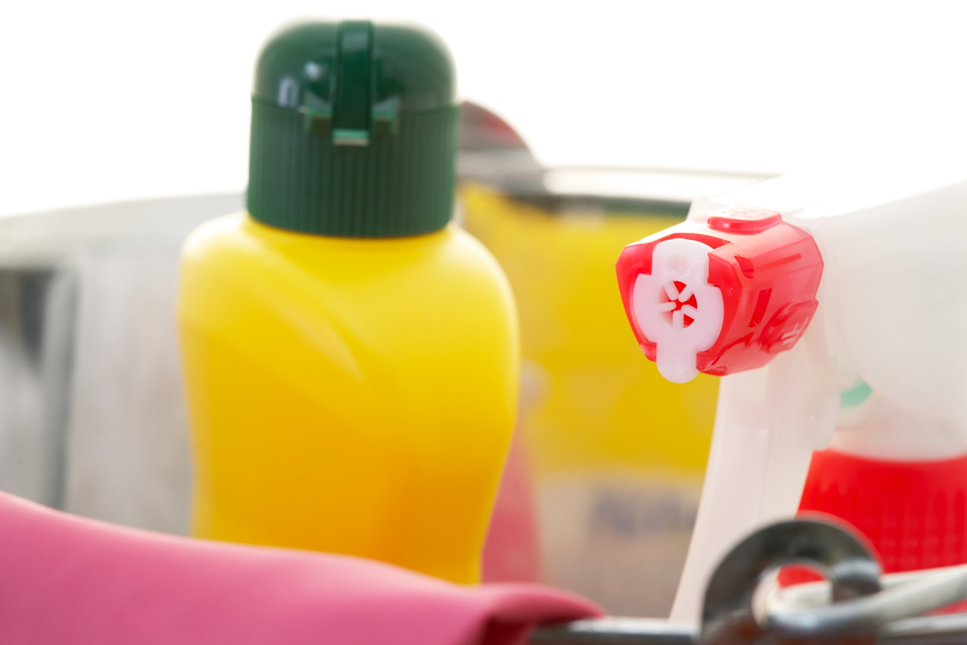 お風呂の赤カビ落としにおすすめな洗剤を使った掃除方法