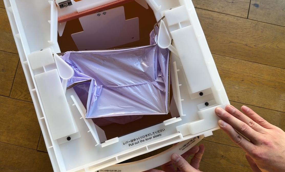 下に便袋を密閉する様子を掲載してありますのでご確認ください。長期間のトイレ不足にはこのくらい丈夫なものが必要だと改めて認識しました。