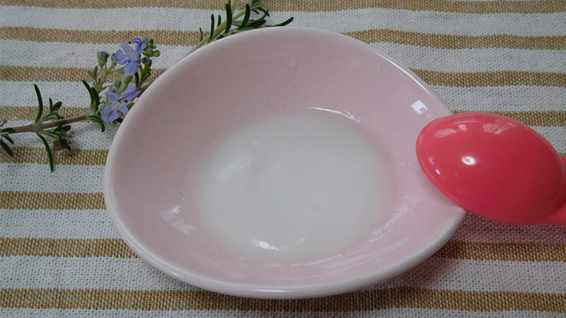 重曹ペーストで頑固な汚れを掃除する