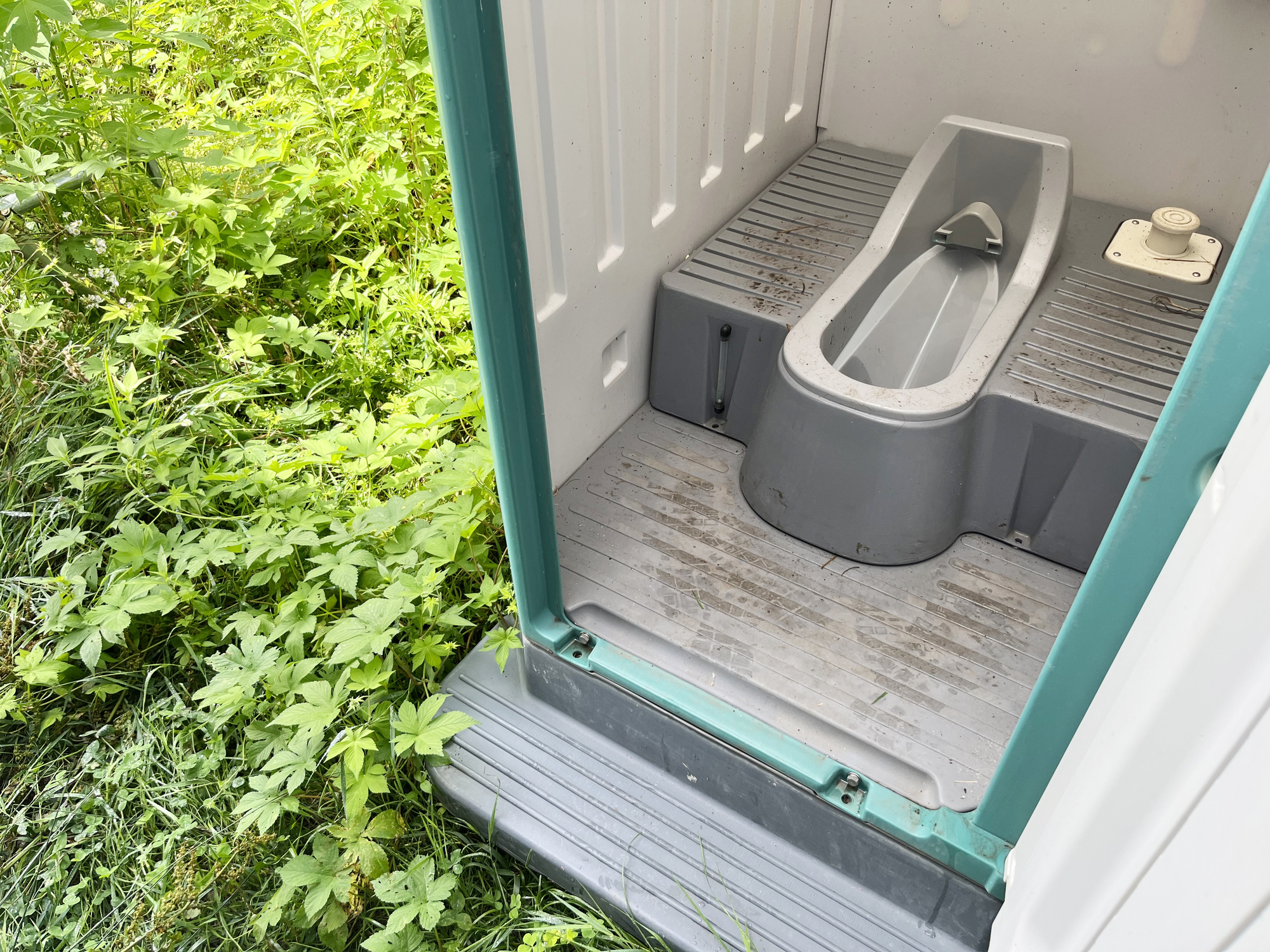 3. 非常トイレ(仮設トイレ、トイレトレーラー)