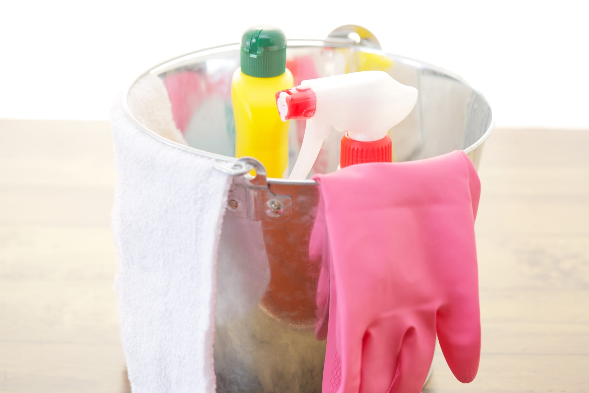 お風呂のでこぼこなモルタル天井のカビ取りに使う道具