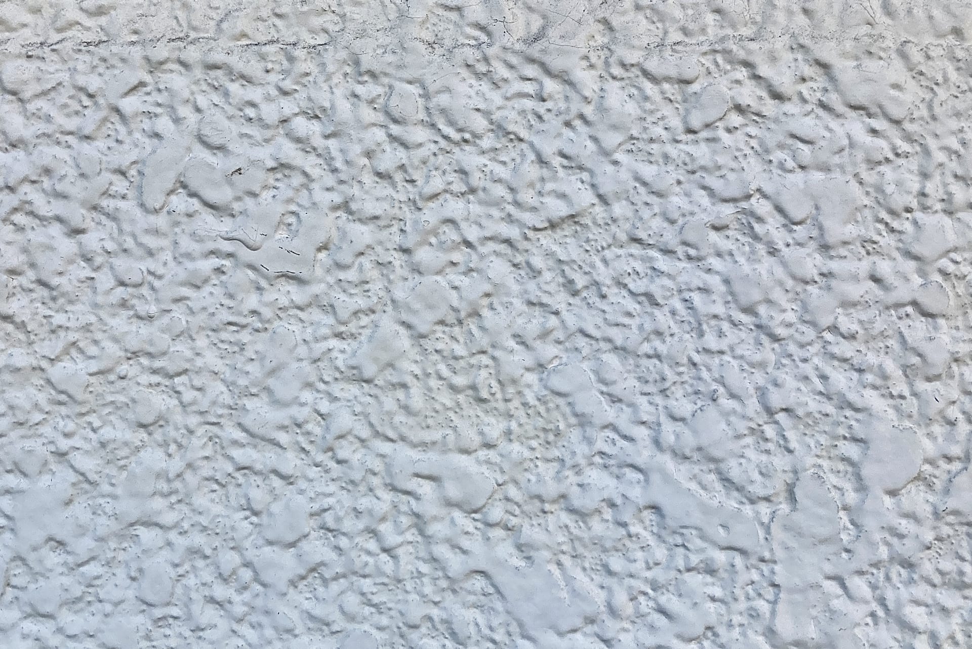 お風呂のでこぼこな天井に使われているモルタル