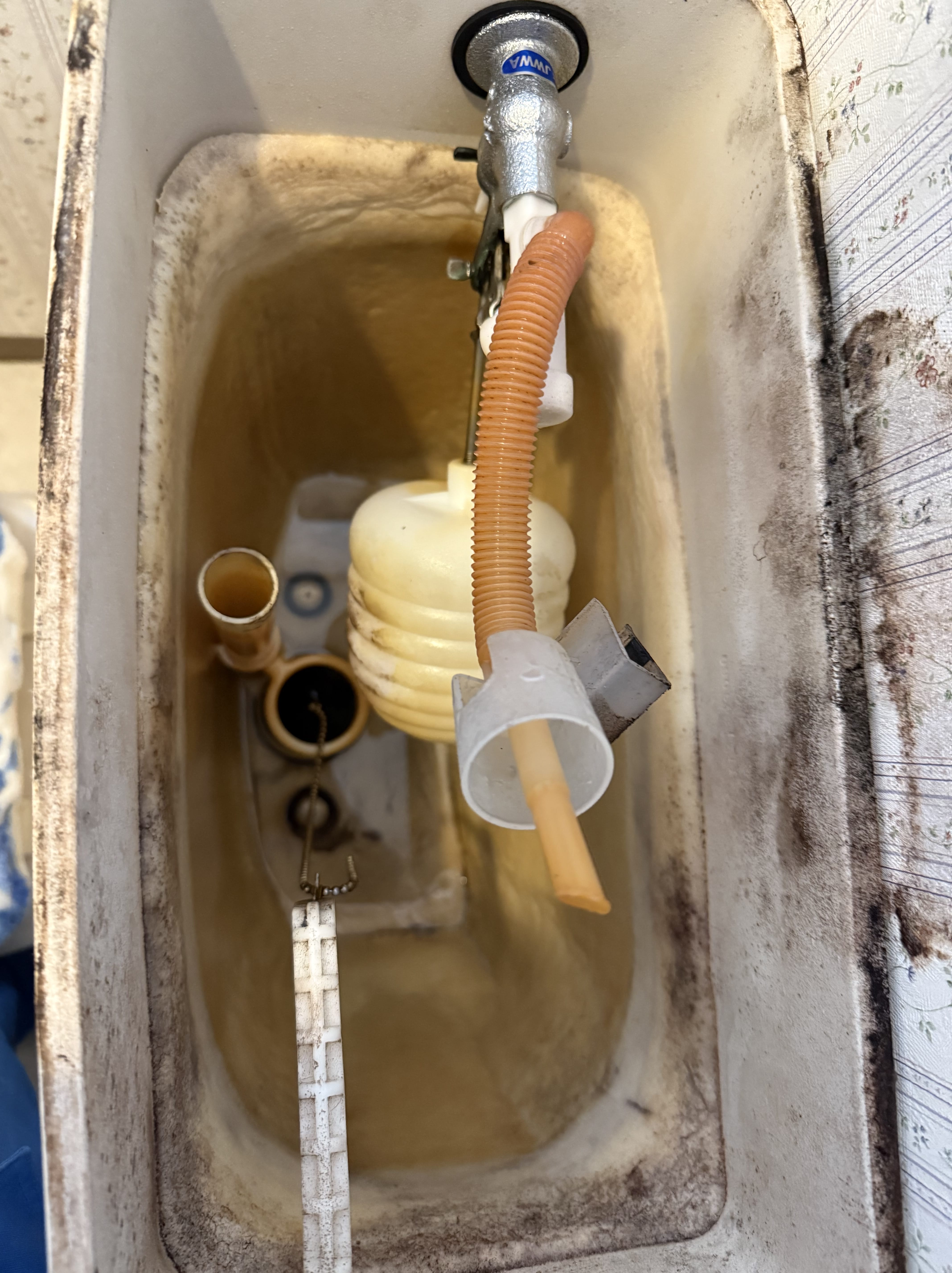 タンク底の玉が水漏れの原因